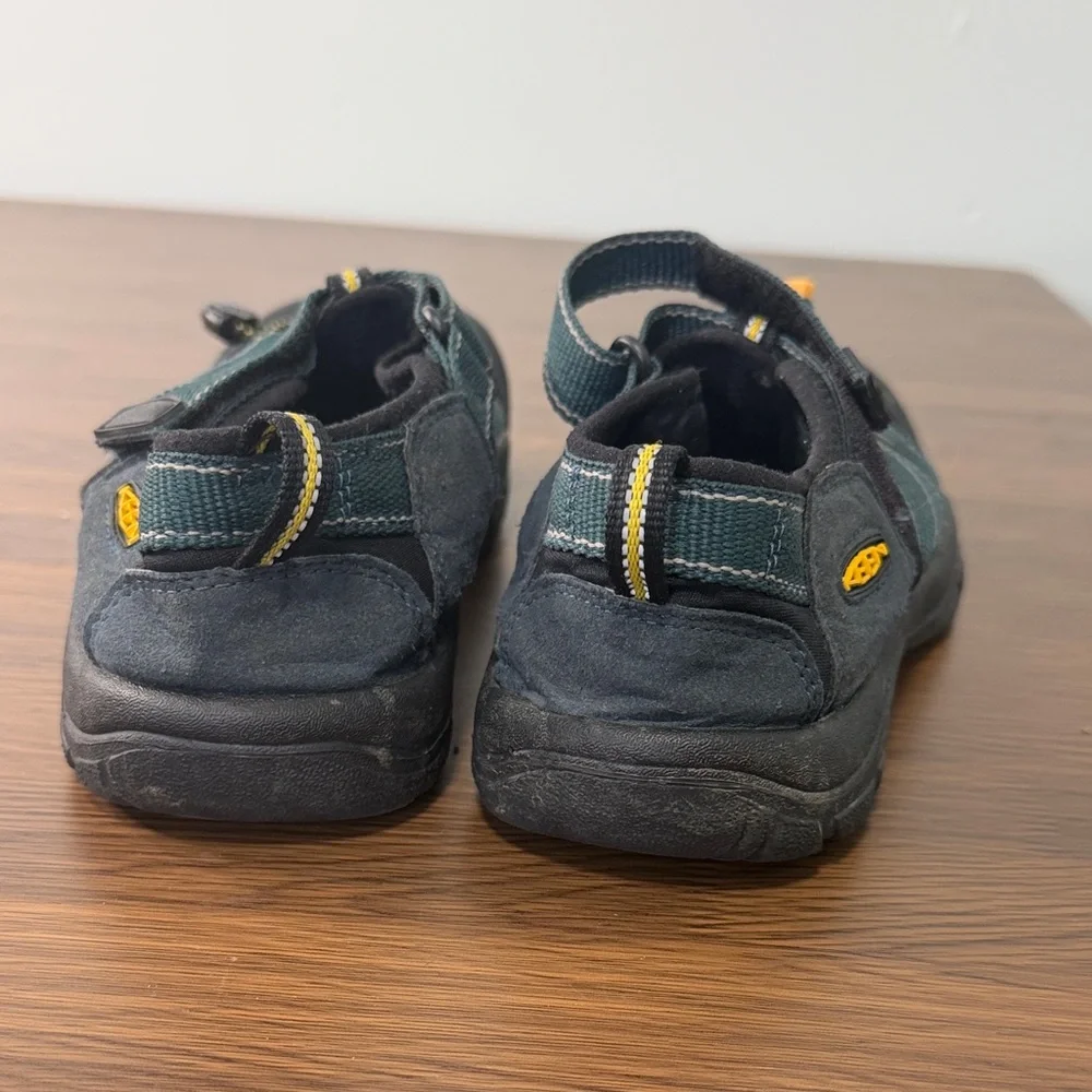 Keen Women's Black and Teal Green Sandals‎ Sz 6